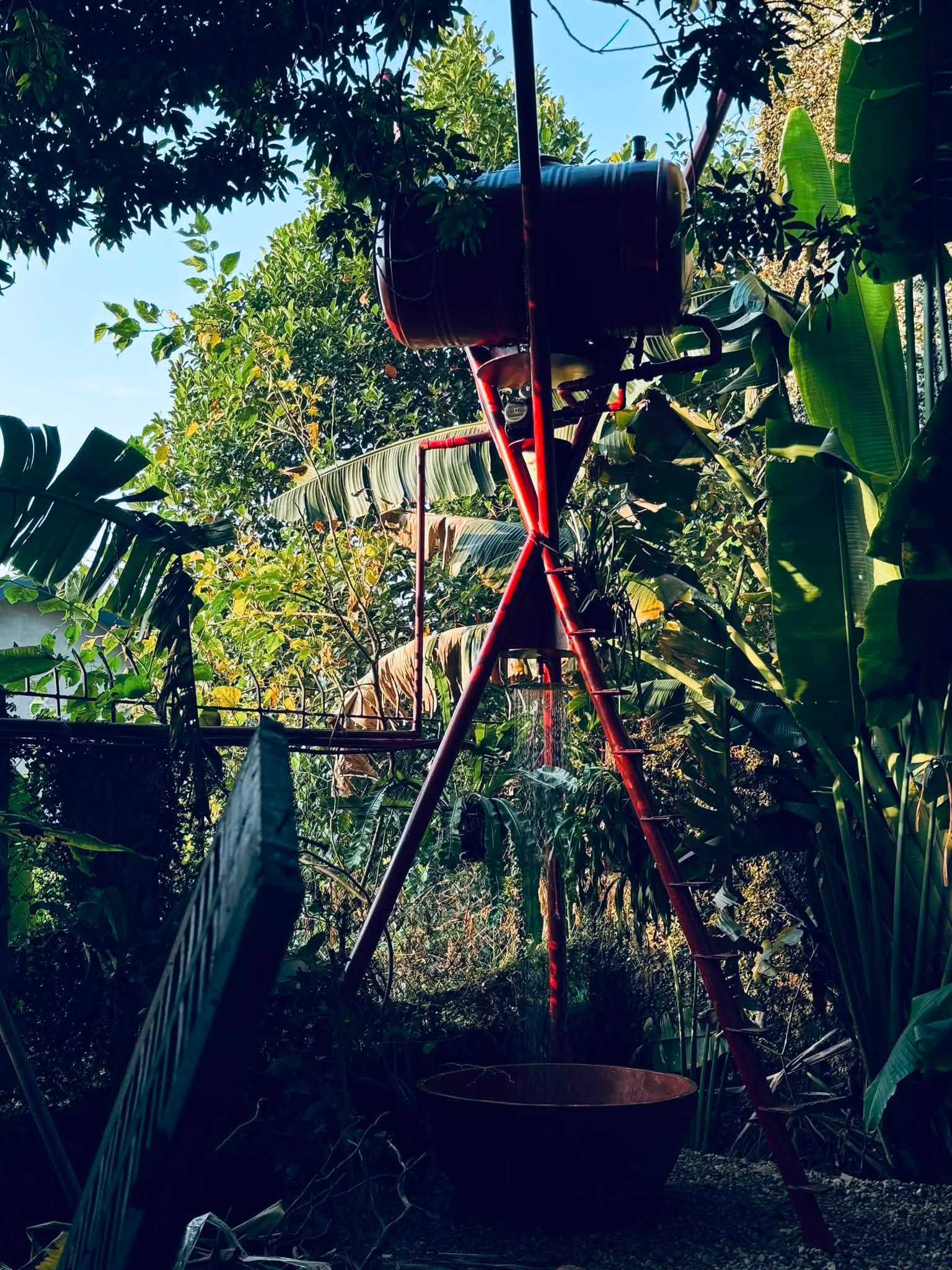 Khung bồn tắm mưa tại MÔ he Creative Hub